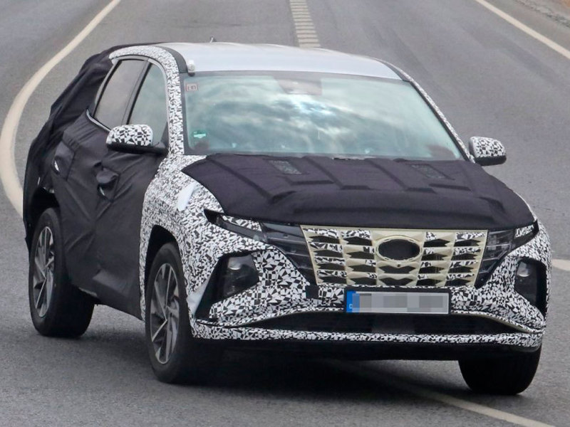 Закамуфлированный Hyundai Tucson на испытаниях