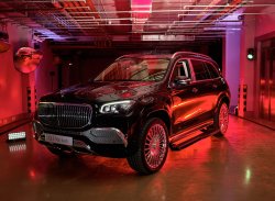 Люксовый Mercedes-Maybach GLS 600 появится в России с 2020 года