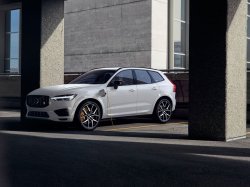 Гибридный Volvo XC60 T8 Twin Engine: в России от 5.379.000 руб.