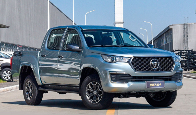 Бюджетные версии Foton Tunland F9 имеют сетчатую радиаторную решётку с логотипом