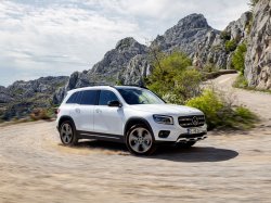 Кроссовер Mercedes-Benz GLB летом начнут продавать в России