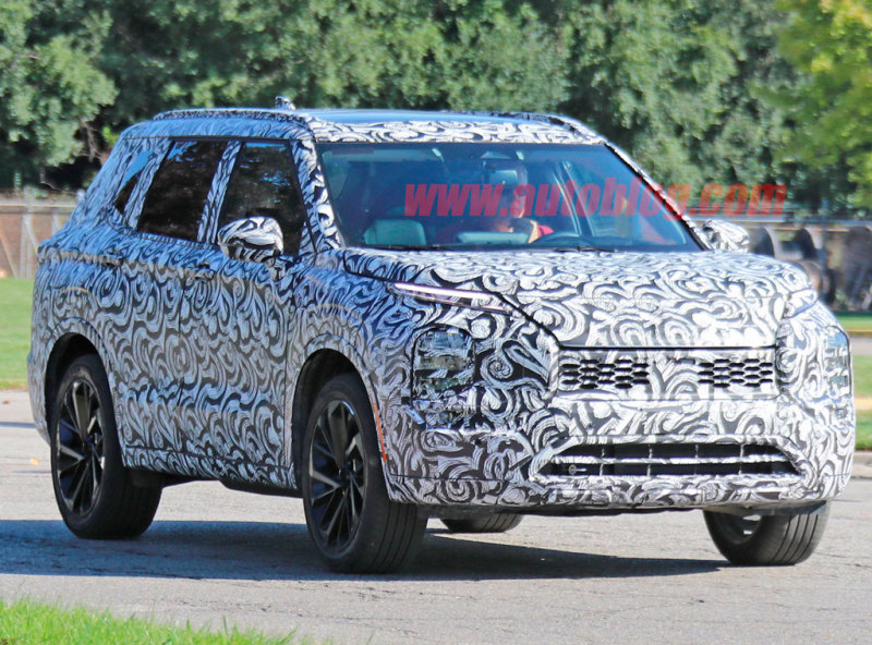 Mitsubishi Outlander 2021 на испытаниях в октябре прошлого года