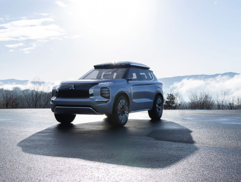 Концепт-кар Mitsubishi Engelberg Tourer показан в марте 2019 года