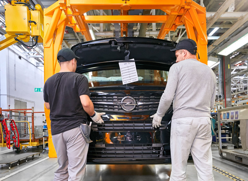 Производство Peugeot, Citroen и Opel в России оставливается