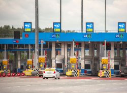 Российским автомобилистам рекомендуют переходить на бесконтактную оплату проезда