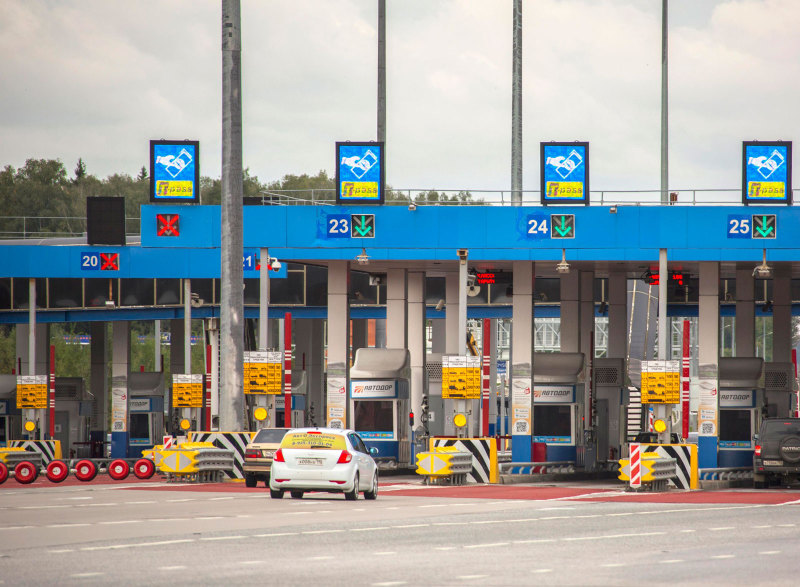 Российским автомобилистам рекомендуют переходить на бесконтактную оплату проезда