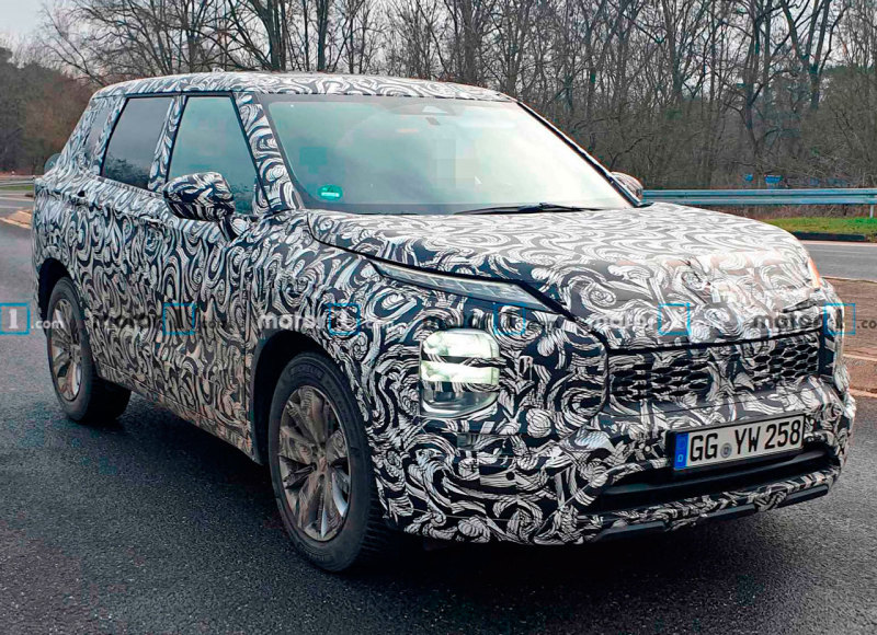 Mitsubishi Outlander 2021 на испытаниях