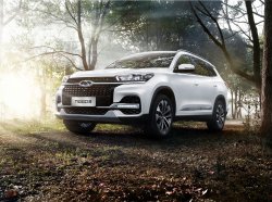 Chery Tiggo 8 в новых комплектациях начали продавать в России