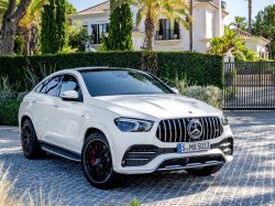 "Заряженный" кроссовер Mercedes-AMG GLE 53 Coupe начали продавать в России