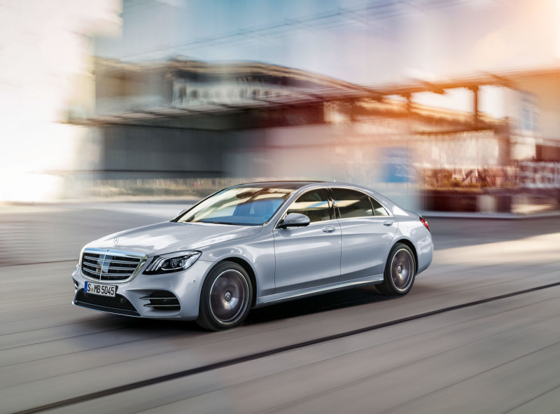 Большинство дилеров Mercedes-Benz в России возобновили работу