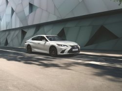Lexus ES 250 F SPORT: в Россиии от 3.183.000 руб.