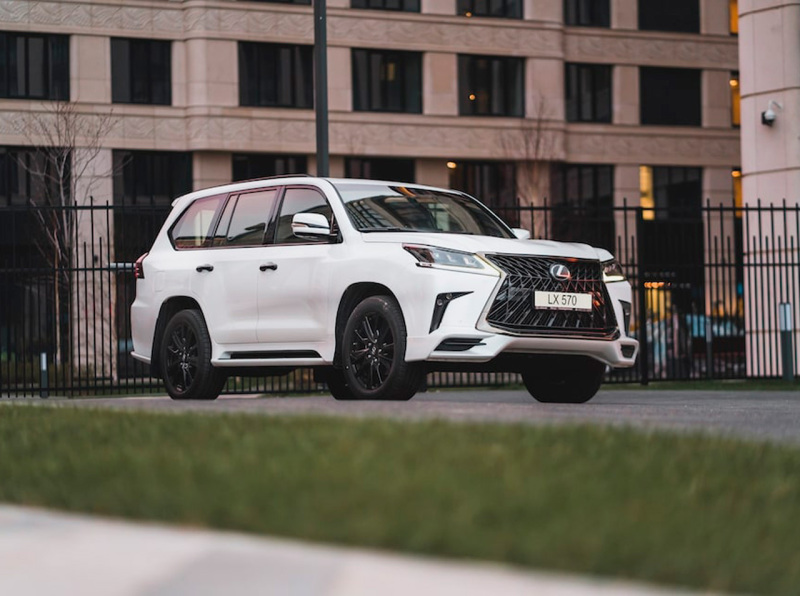 Lexus LX Black Vision появился у российских дилеров
