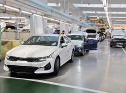 Новый седан KIA K5 начали собирать в России