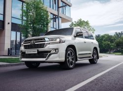 Обновлённая версия Toyota Land Cruiser 200 Executive Lounge: в России от 6.119.000 руб.