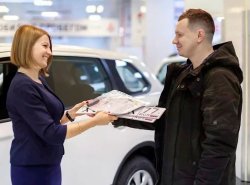 Дилеры стали выдавать автомобильные номера