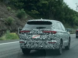 Следующий Mitsubishi Outlander опять засветился на дорогах