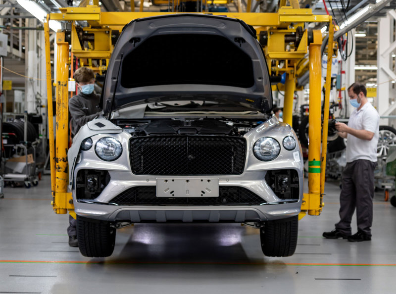 Обновлённый Bentley Bentayga появится в России осенью