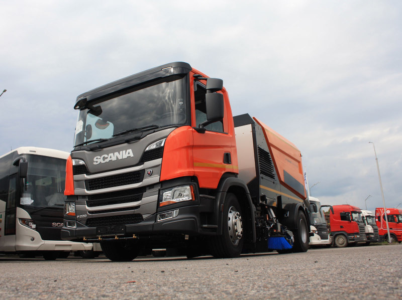 Новые автомобили-пылесосы Scania появились на российских дорогах