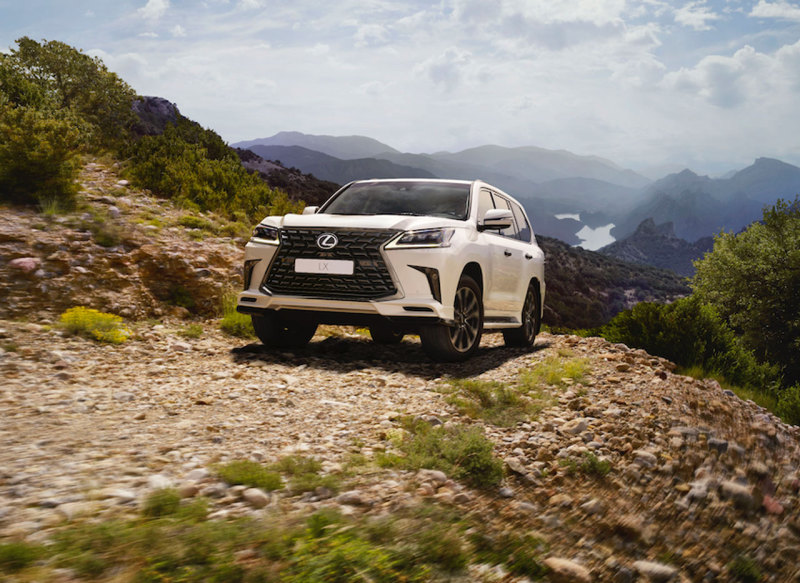 Lexus LX получил версии Heritage V8 в России