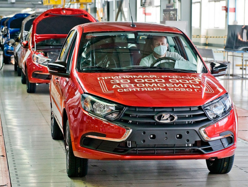 30-миллионный автомобиль Lada сошёл с конвейера "АвтоВАЗа"