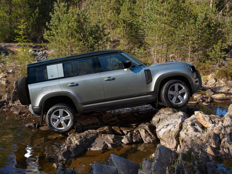 Пересмотрены двигатели Land Rover Defender для России