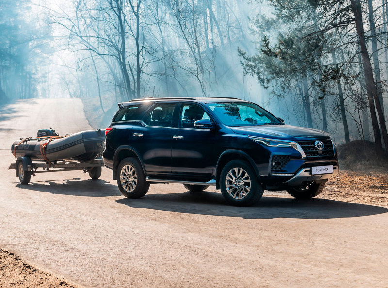 Обновлённый Toyota Fortuner с дизелем появился в продаже: от 3.084.000 руб.