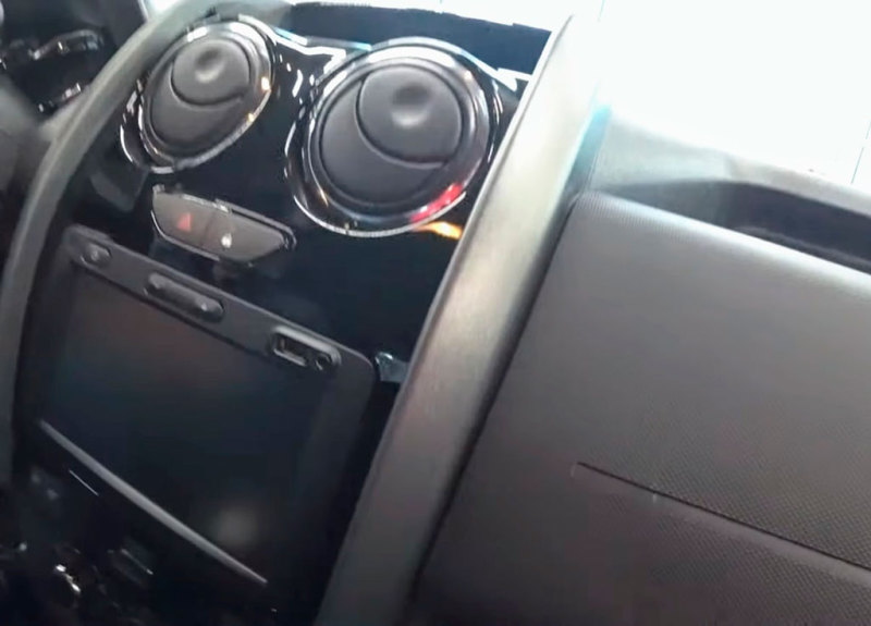 Обновлённые универсалы Lada Largus FL замечены на конвейере