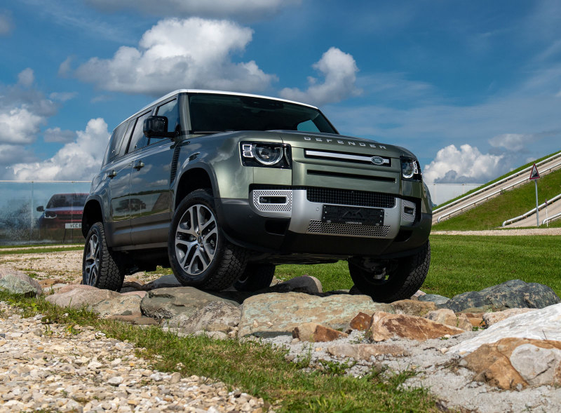 Новый Land Rover Defender появился в продаже: от 4.060.000 руб.