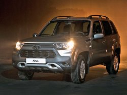 Новые модели Lada Largus Cross FL и Niva Travel показали на видео