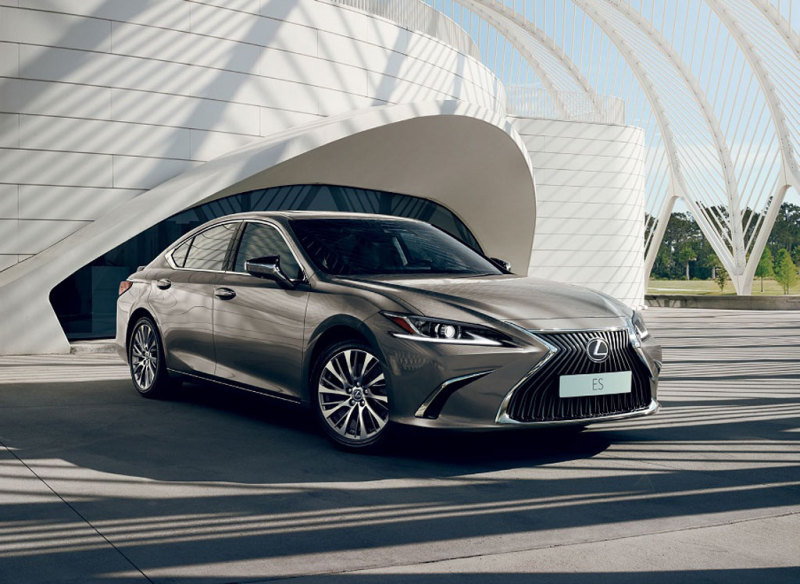 Lexus ES с Connected Services появился у российских дилеров
