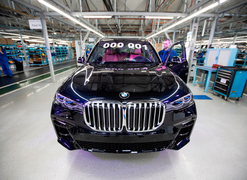 BMW сокращает сборку своих автомобилей в России