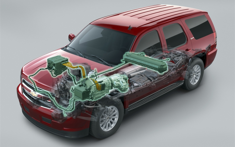 Помимо версий с 5.3-литровым мотором выпускался и гибридный вариант, в основе которого был уже 6-литровый V8. Однако автомобили с такой силовой установкой в нашей стране являются экзотикой и статистики по ним практически никакой нет