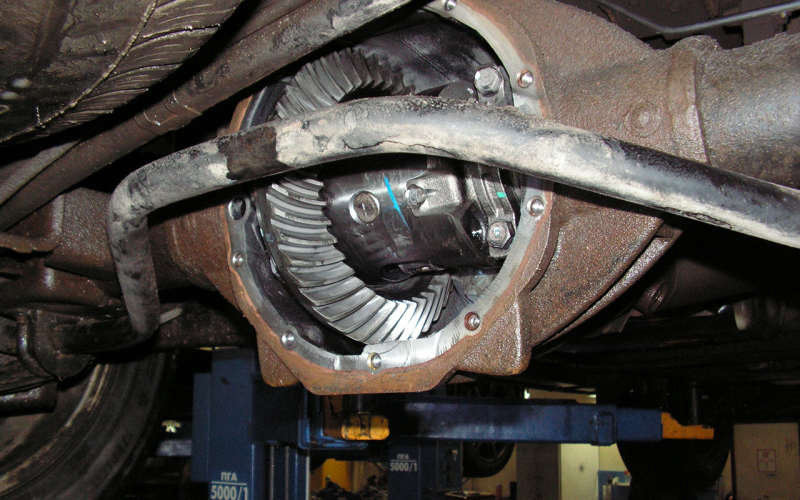 Дифференциал заднего моста оснащен автоматической блокировкой, что здорово помогает на сложных участках