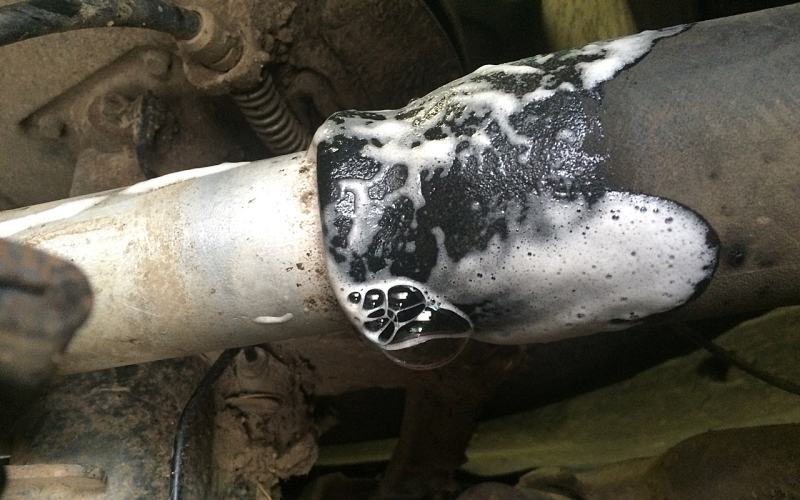 Пневмоподушки задних стоек живучестью не отличаются и могут потерять герметичность значительно раньше 100-тысячного пробега