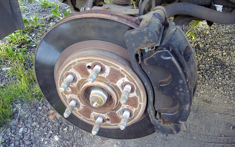 Тормозная система — слабое место Chevrolet Tahoe. Впрочем это предсказуемо, учитывая размер, вес и динамические характеристики автомобиля