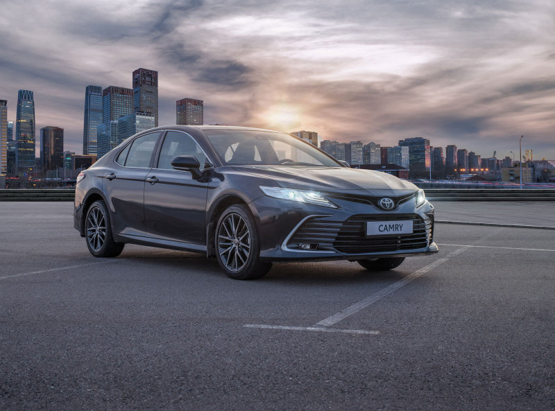 Обновлённая Toyota Camry появилась у российских дилеров