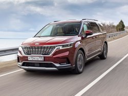 Новый KIA Carnival появился у российских дилеров