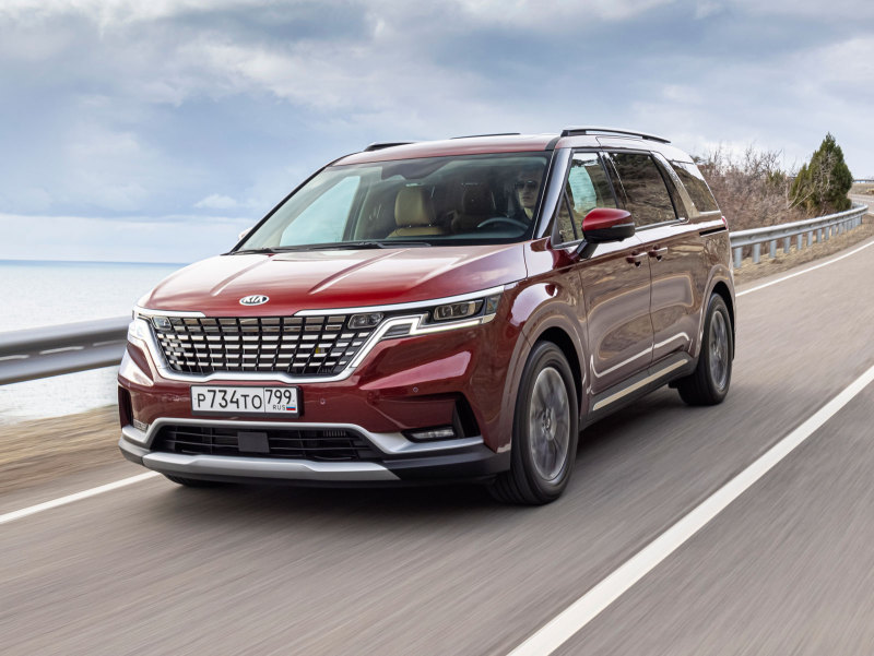Новый KIA Carnival появился у российских дилеров