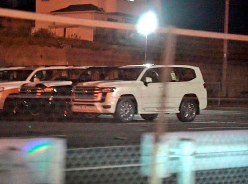 Toyota Land Cruiser 300 засняли без камуфляжа