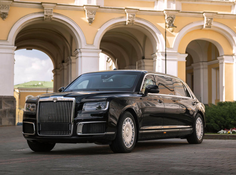 Бронированный лимузин Aurus Senat, как у Путина, возможно заказать за 106.900.000 руб.