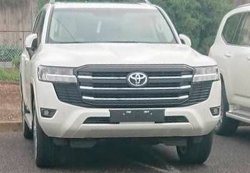 Для Toyota Land Cruiser 300 стали известны комплектации