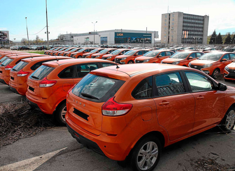 Программы льготного автокредита приостановят в России