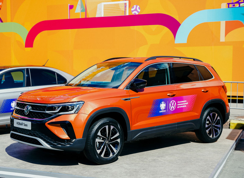 Новый Volkswagen Taos показали футбольным болельщикам