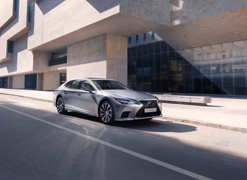 Обновлённый флагман Lexus LS появился в России: от 7.147.000 руб.