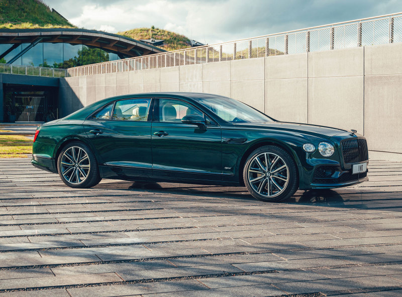 Роскошный седан Bentley Flying Spur получил гибридную модификацию