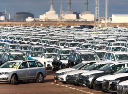 Автомобили в России планируют подключить к платформе "Автодата"