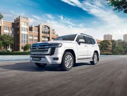 Toyota Land Cruiser 300 появился у российских дилеров