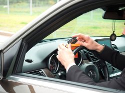 Большинство автомобилистов для проезда по платным дорогам пользуются транспондерами