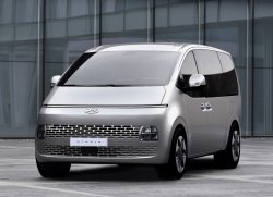 Новые минивэны Hyundai Staria начали продавать в России