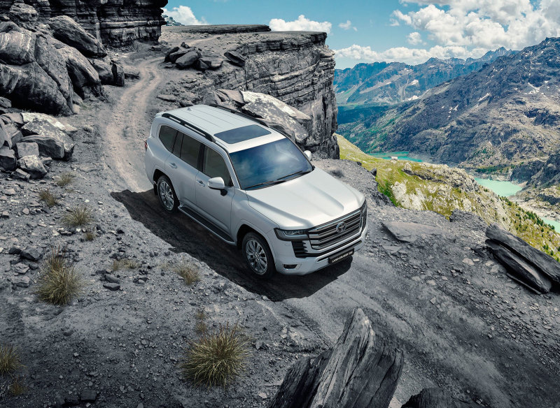 Дизельный Toyota Land Cruiser 300: в России от 5.557.000 руб.